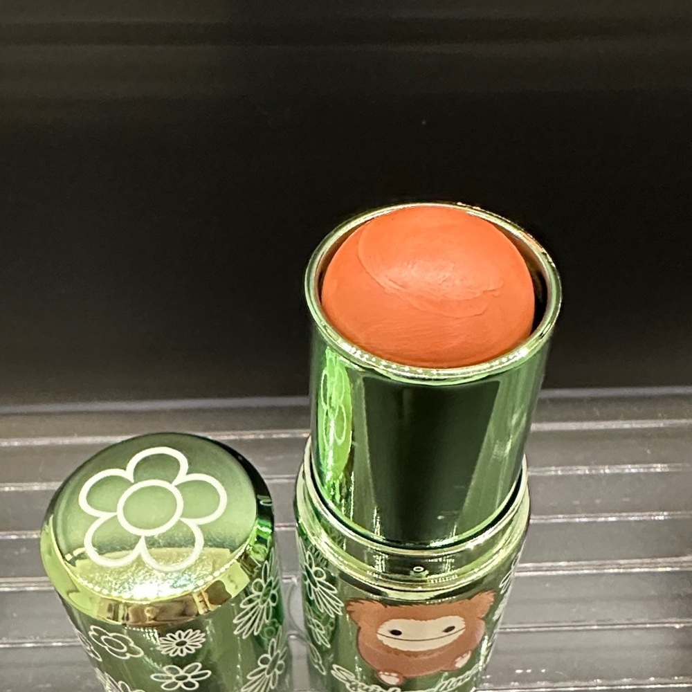 Squishmallows Shimmer Mist, Blush Stick, Eyeshadow and Lip Gloss Set. - Picture 6 of 11